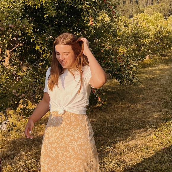 Meet your Posher, Emily - Picture 1 of 1